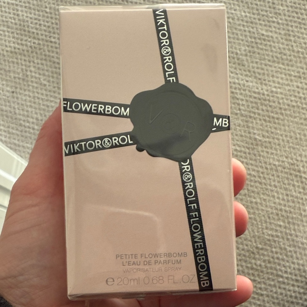 Viktor & Rolf Petite Flowerbomb Eau de Parfum - Cream and Black